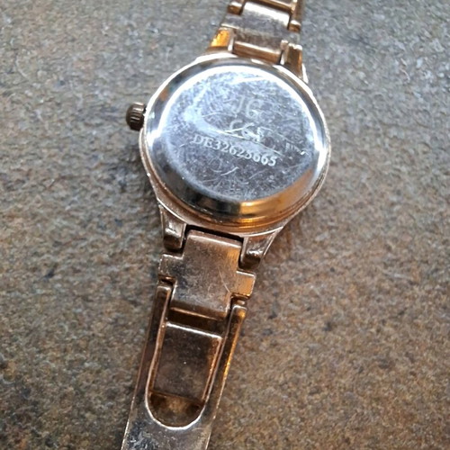 Women's quartz watch rose gold tone used