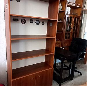 Βιβλιοθήκη με 4 ράφια και ντουλάπια . Δυνατότητα παράδοσης με 30€ στην Θεσσαλονίκη