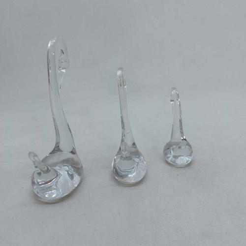 Set of 3 crystal decorative swan figures used