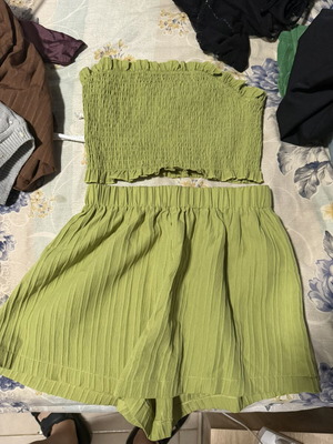 Lightweight women's sets like new, brown and green