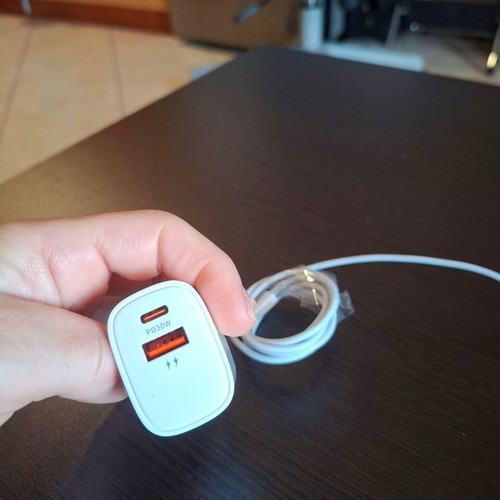 Sentio Gan 2-Port 30W Charger like new