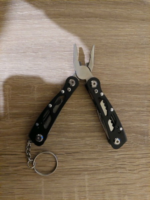 Multi tool brelok like new