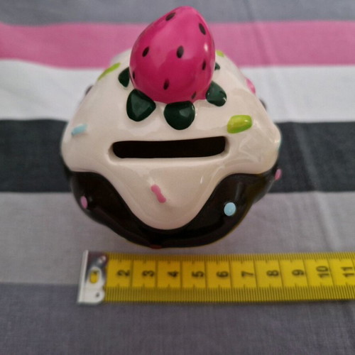 Cupcake piggy bank like new, ceramic with stopper
