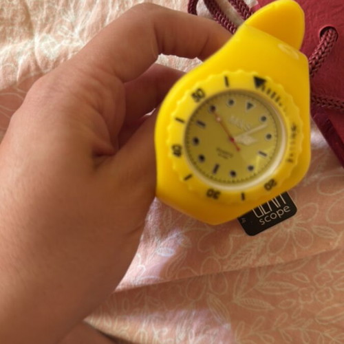 Wristwatch like new, yellow with quartz glass