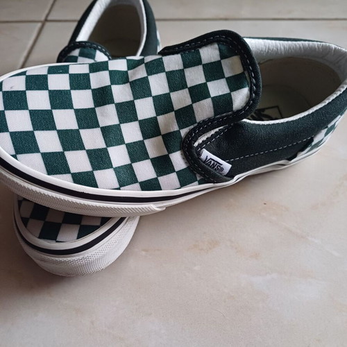 Vans athletic sneakers for girls like new, size 31.5 white and green