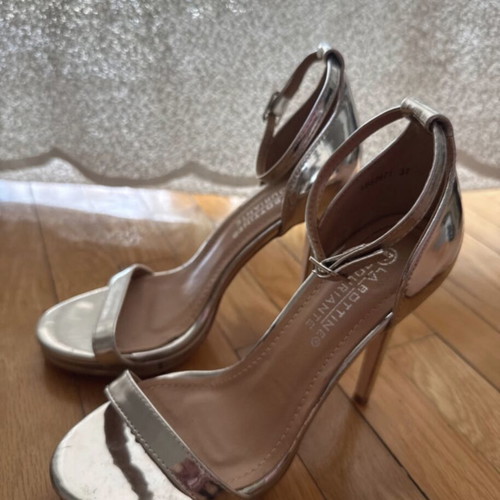La Bottine Souriante silver sandals size 37 like new