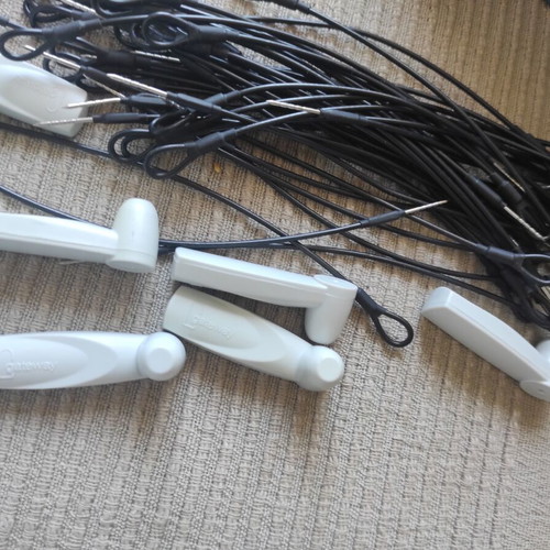 Clothing security tags new, pack of 52 with wires for clothes and accessories