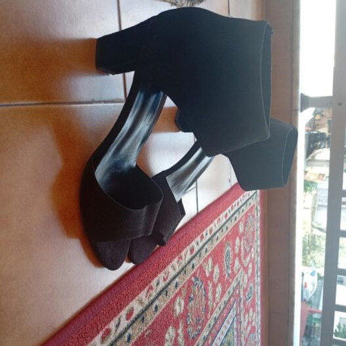 Black high heel shoes like new, size 42