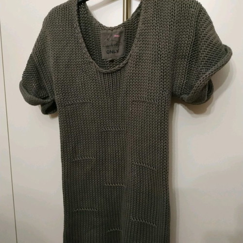 Sleeveless blouse used, size M