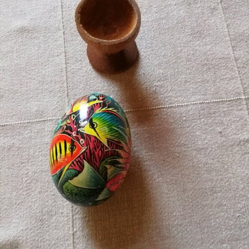 Painted egg used with wooden base