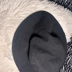 Reversible hat like new, round shape