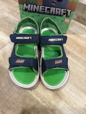 Minecraft sandals like new, light-up, size 30