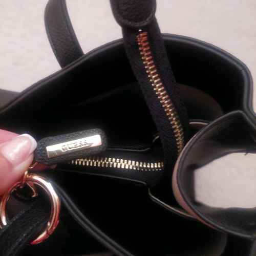 Guess women's black shoulder bag like new