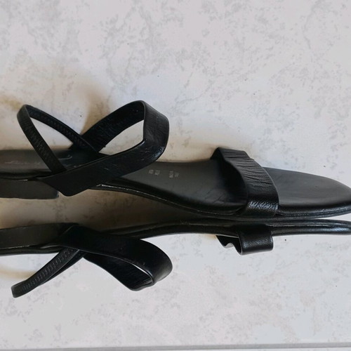 Women's sandals size 39. Made in Italy.
