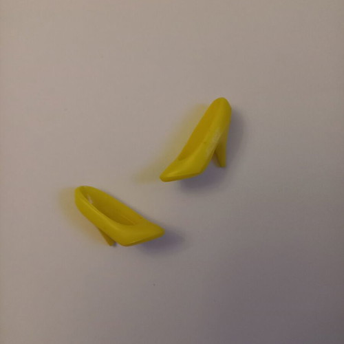 Barbie vintage yellow shoes