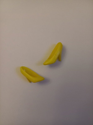Barbie vintage yellow shoes