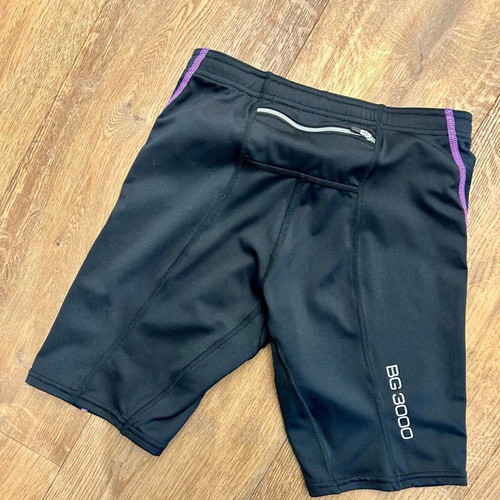 Mizuno cycling shorts like new, black with purple details, size S