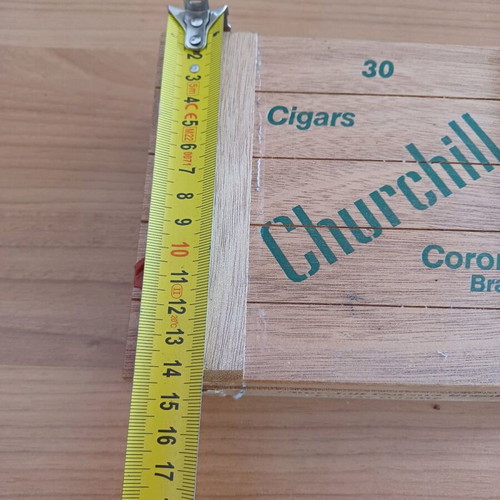 Churchill wooden cigar box used, collectible