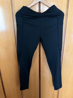 Leggings new black with pockets and holes, one size