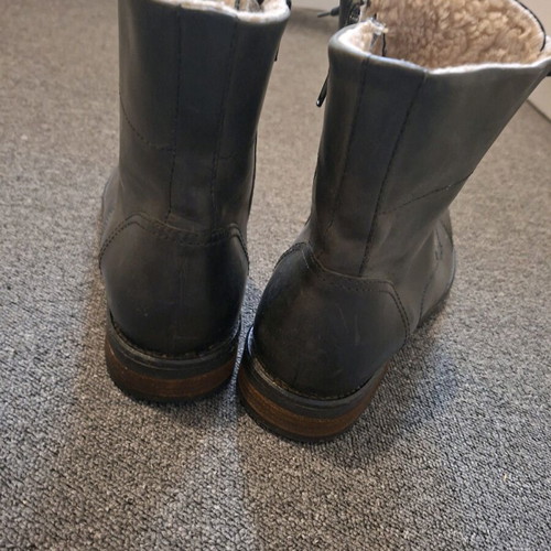 Combat boots men's like new with fur lining and zipper size 43