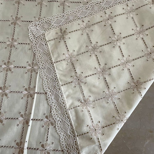 Modern tablecloth new 170x170 cm