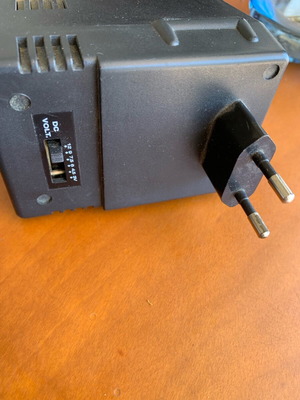 Tech Set with Adjustable TELE R-900 Power Supply and 4-Port USB Hub like new