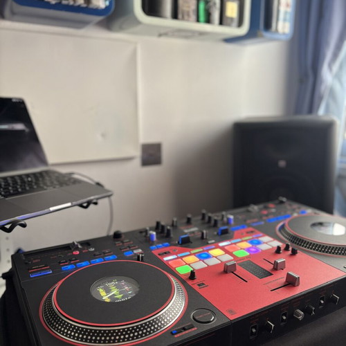 Pioneer DJ DDJ REV7 controller like new