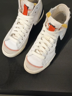 Nike athletic shoes like new, size 42.5, white