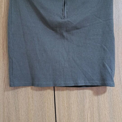 Skirt no 44 elastic like new, green, size XXL