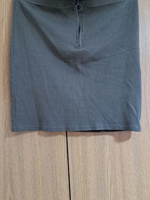 Skirt no 44 elastic like new, green, size XXL
