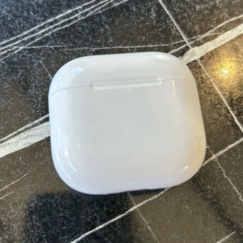 AirPods 4 με ακύρωση θορύβου σαν καινούργια