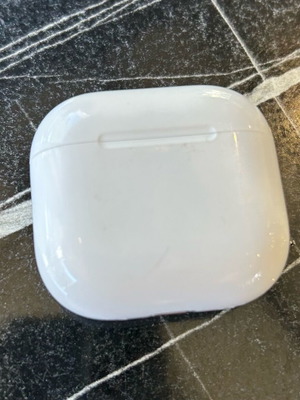 AirPods 4 με ακύρωση θορύβου σαν καινούργια