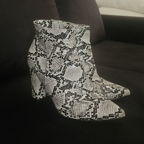 Snake pattern ankle boots, size 38, black and white
