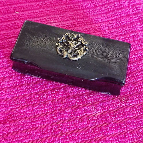 French horn tobacco box used, circa 1880, gilded brass decoration
