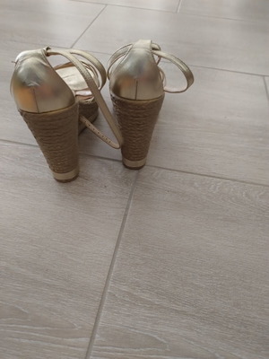 Rollini platform sandals size 39 gold like new