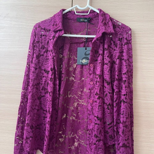 Purple lace blouse new, size S