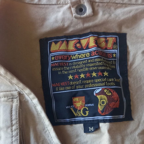 Beige vest with pockets, size M