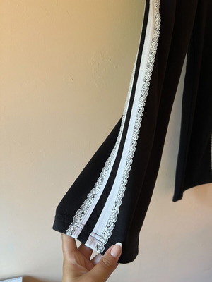 Black sports pants with white lace and elastic waist, like new, A-Style