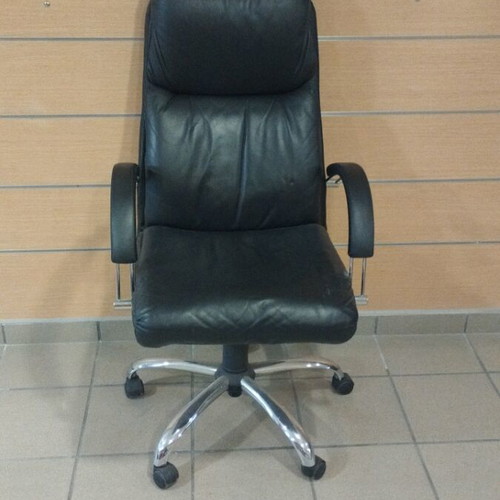 Leather executive chair like new