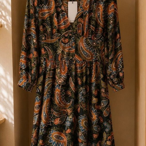 Stradivarius long dress with paisley and buttons new, satin texture