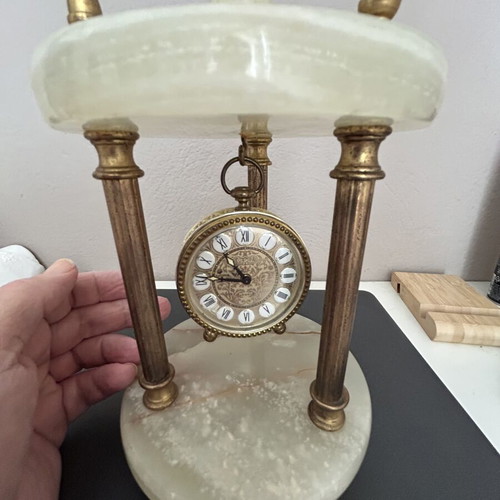 Vintage Europa Table Clock 2 Jewels, like new, onyx base