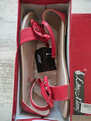 Red sandals new, lightweight and comfortable