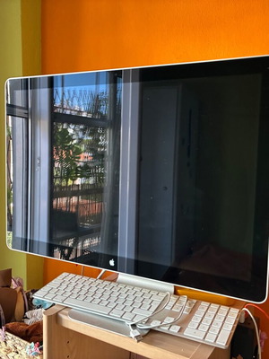 Apple Cinema Display 24-inch monitor