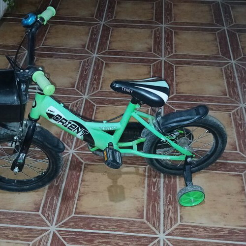 Orient children's bike used with training wheels in very good condition