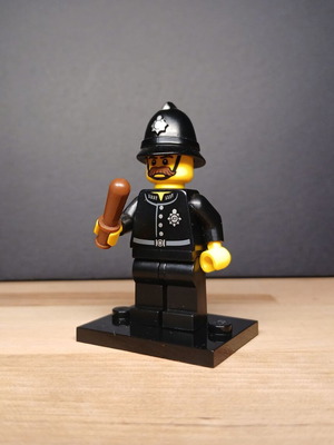 Lego Collectible Minifigures Constable Series 11 new with stand and accessories