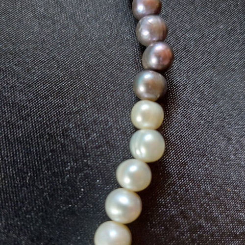 Necklace with white and black genuine pearls new, 46cm 6×7mm