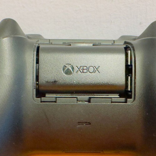Xbox One controller with genuine battery