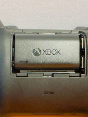 Xbox One controller with genuine battery