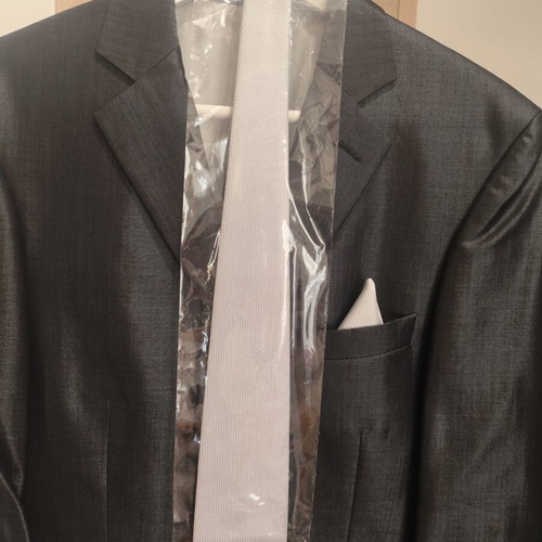 Guy Laroche men's wedding suit like new with two shirts and tie