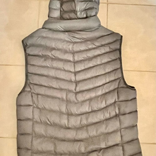 Sleeveless Quilted Jacket with Hood Large, like new, gray